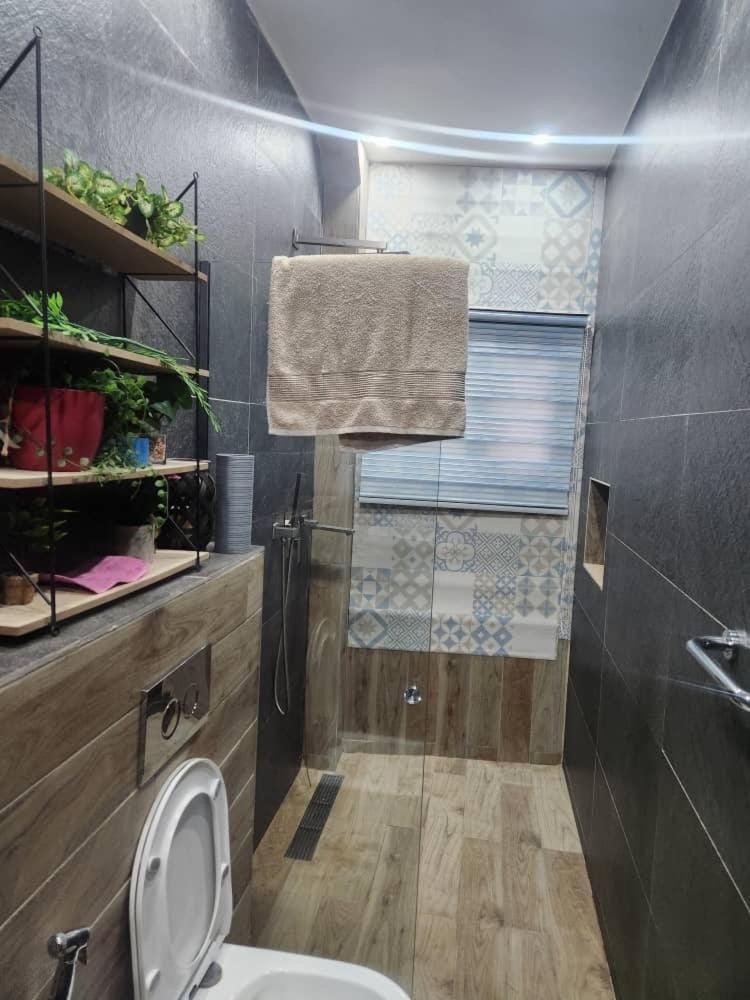 Shower, Bathroom, towels