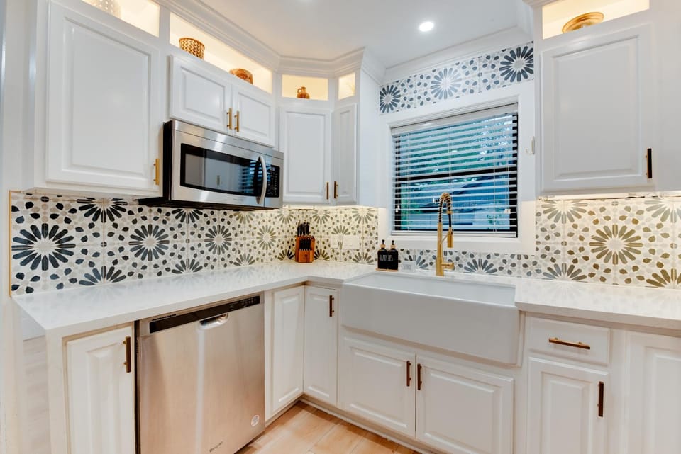 Durango Retreat Sleeps 8 Fenced Yard House in Houston