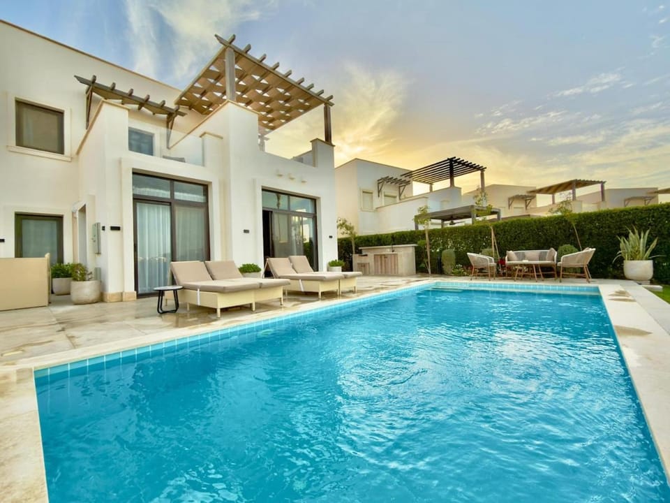 Sunny Lagoonfront 4BR Villa Cyan Gouna Heated Pool Villa in Hurghada