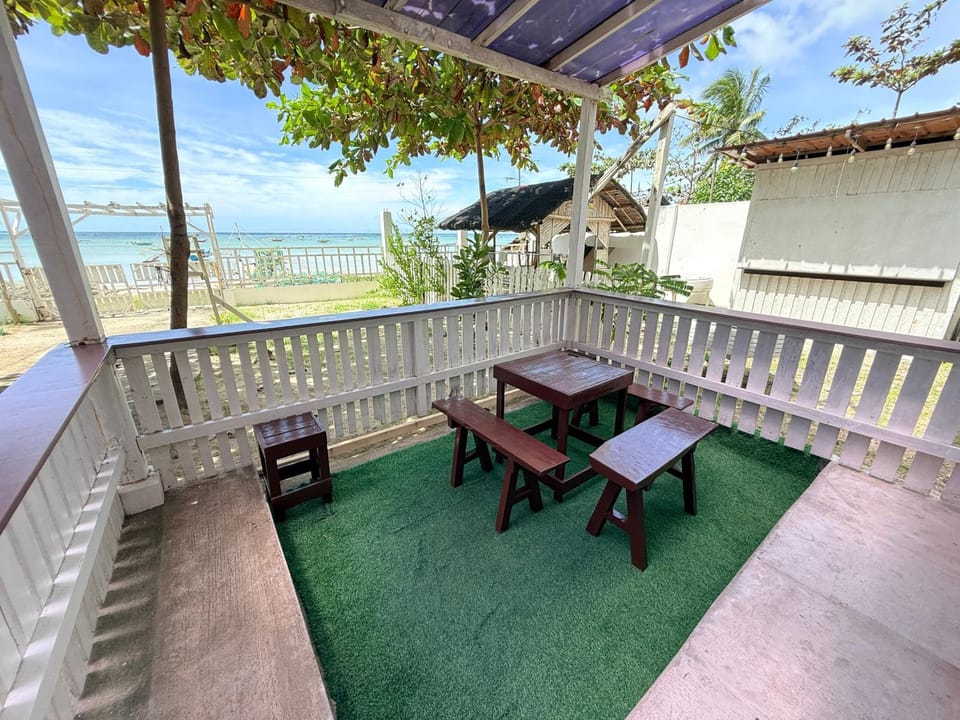 DJL Beach House - Bantayan Island Bed and Breakfast in Central Visayas