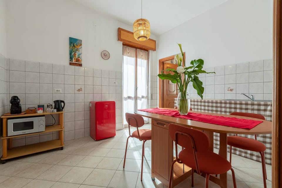 Property building, Kitchen or kitchenette, Living room