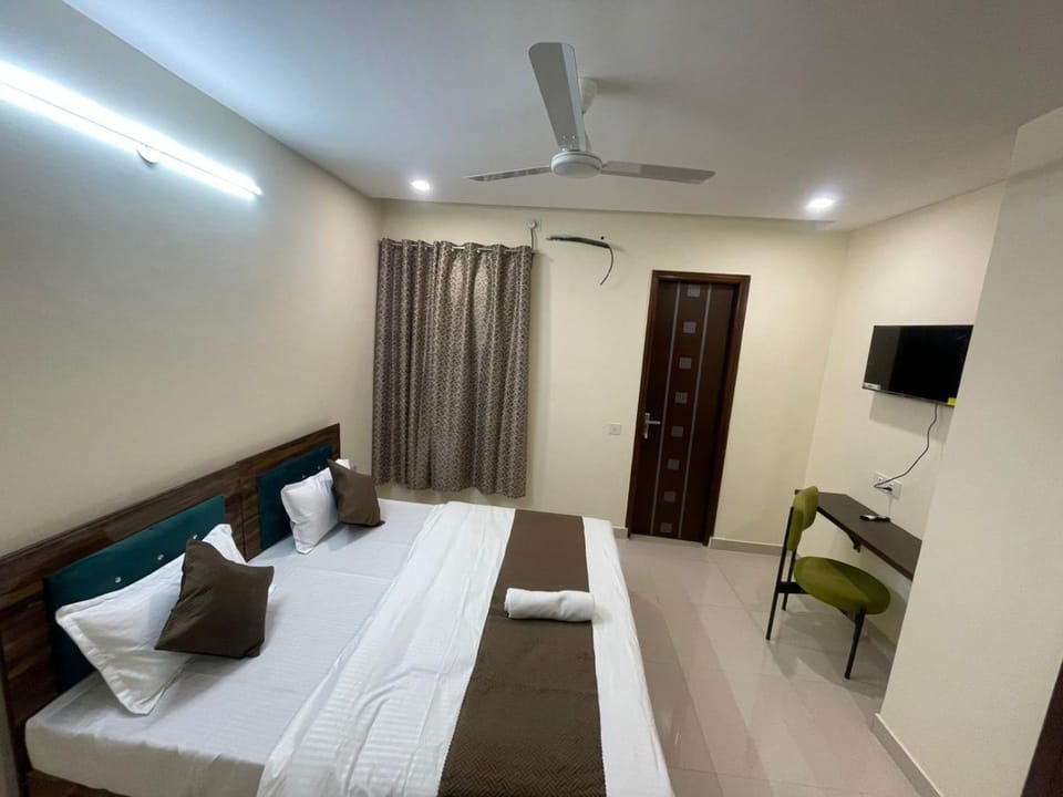 Cozy Inn Hotel Bed and Breakfast in Noida