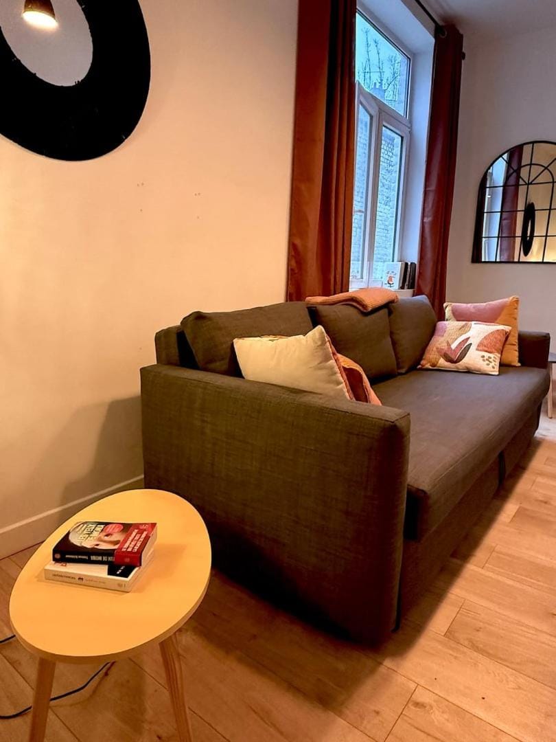 Cocon T2 avec jardin, Terrasse & Climatisation en plein centre-ville, à deux pas du métro et de la gare TGV Apartment in Hauts-de-France