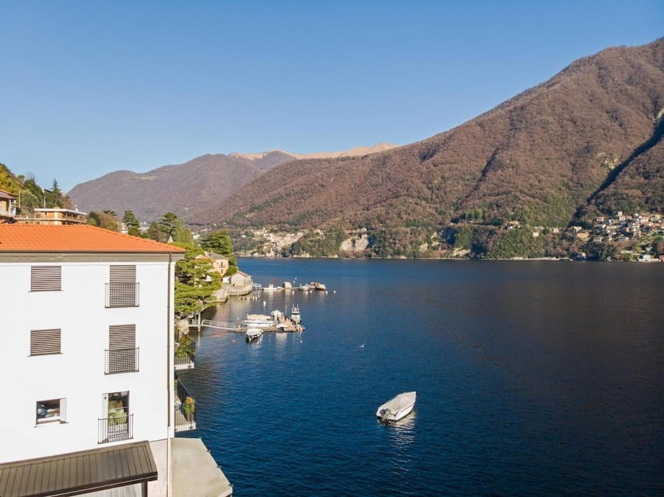 Villa Sull'acqua - Lakefront Apartment in Laglio