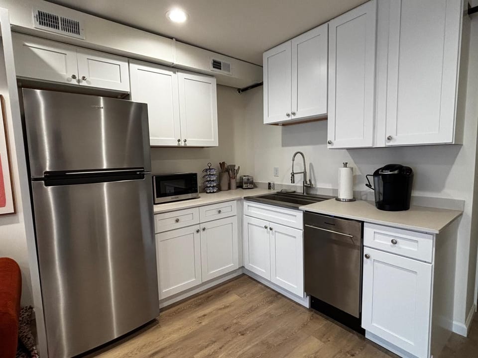 Kitchen or kitchenette, dishwasher, microwave, toaster