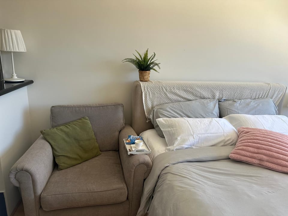Sunlit Minimal Master Room With Bathroom Aircon Bayswater Central City & Airport Vacation rental in Bayswater