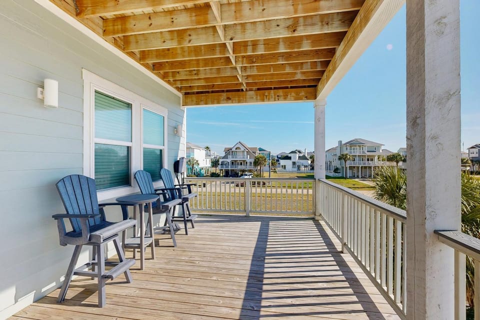 Shoreline Escape House in Hitchcock