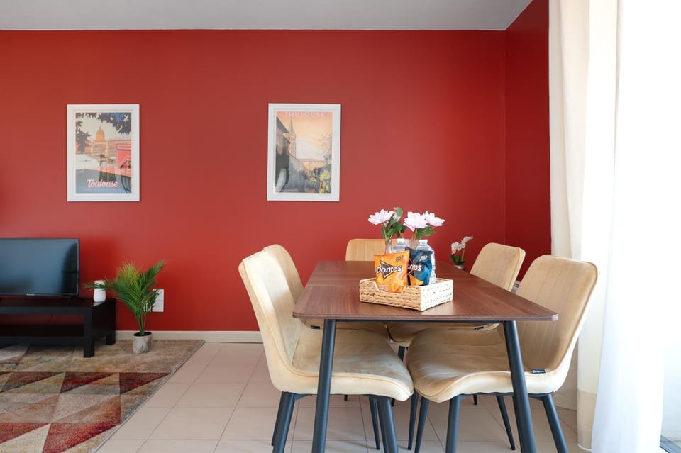 TV and multimedia, Living room, Seating area, Dining area, heating, internet