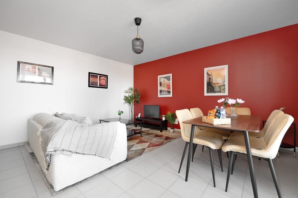 TV and multimedia, Living room, Dining area, heating, internet