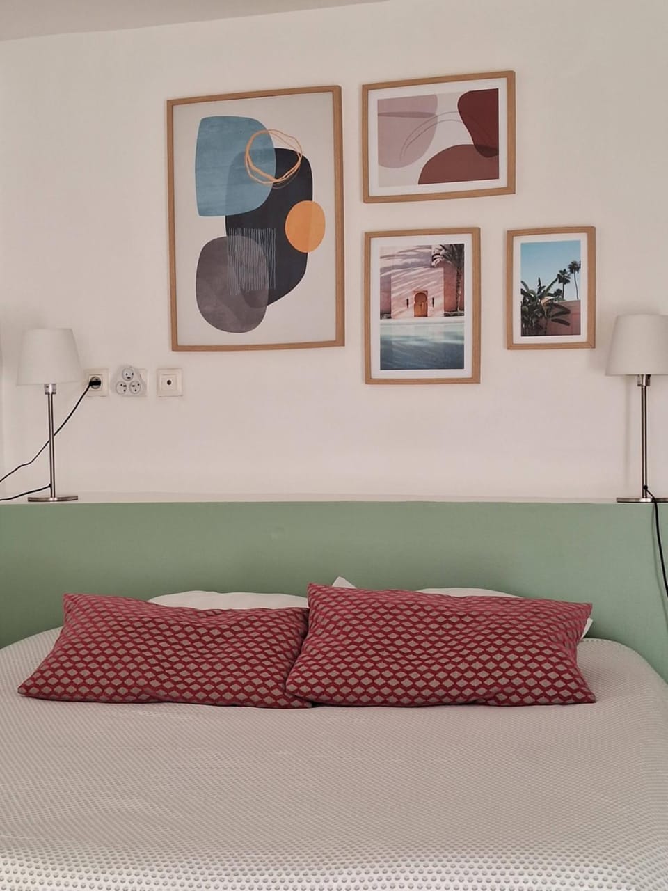 Bed, Decorative detail, Bedroom