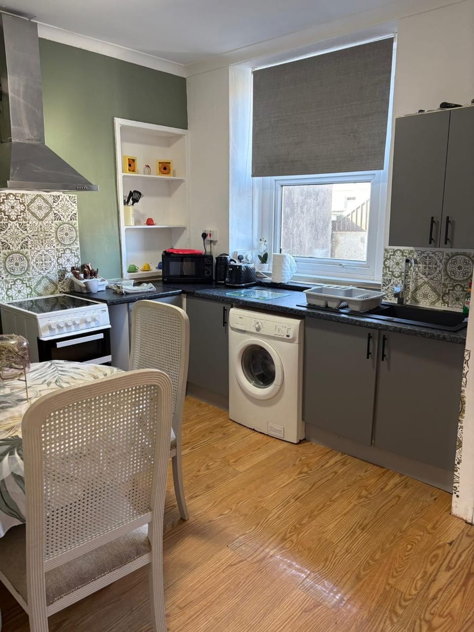 stylish new house sleeps 5 max Apartment hotel in Swansea