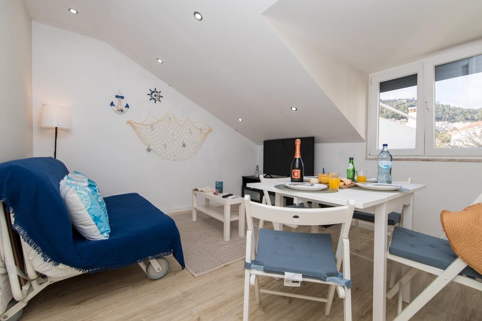 Bed, TV and multimedia, Living room, Dining area