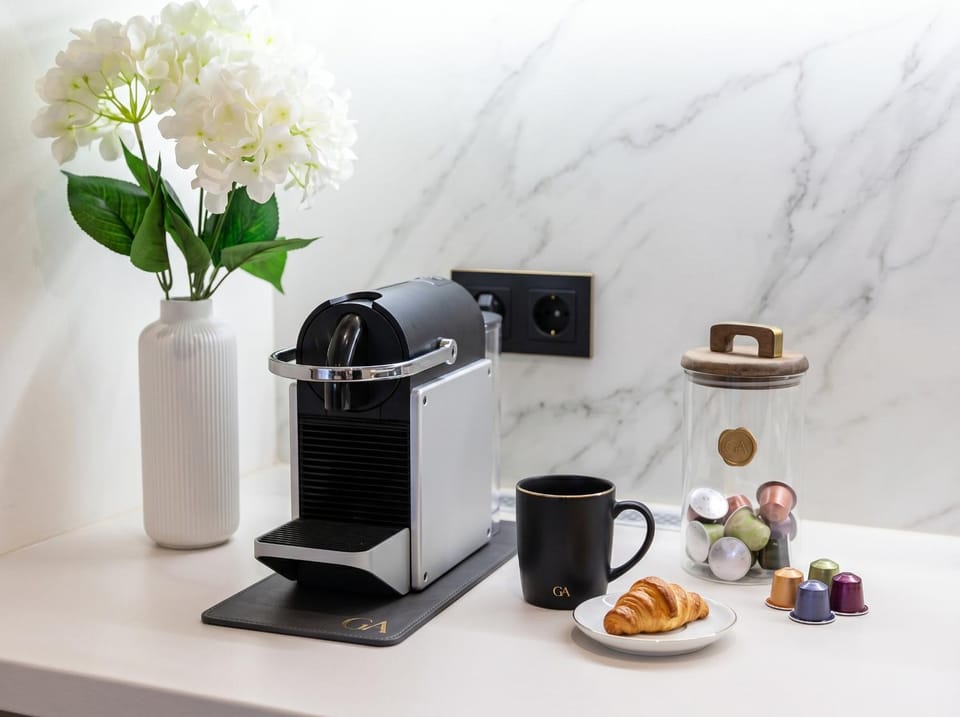 Coffee/tea facilities, Kitchen or kitchenette, Food and drinks, Food, toaster