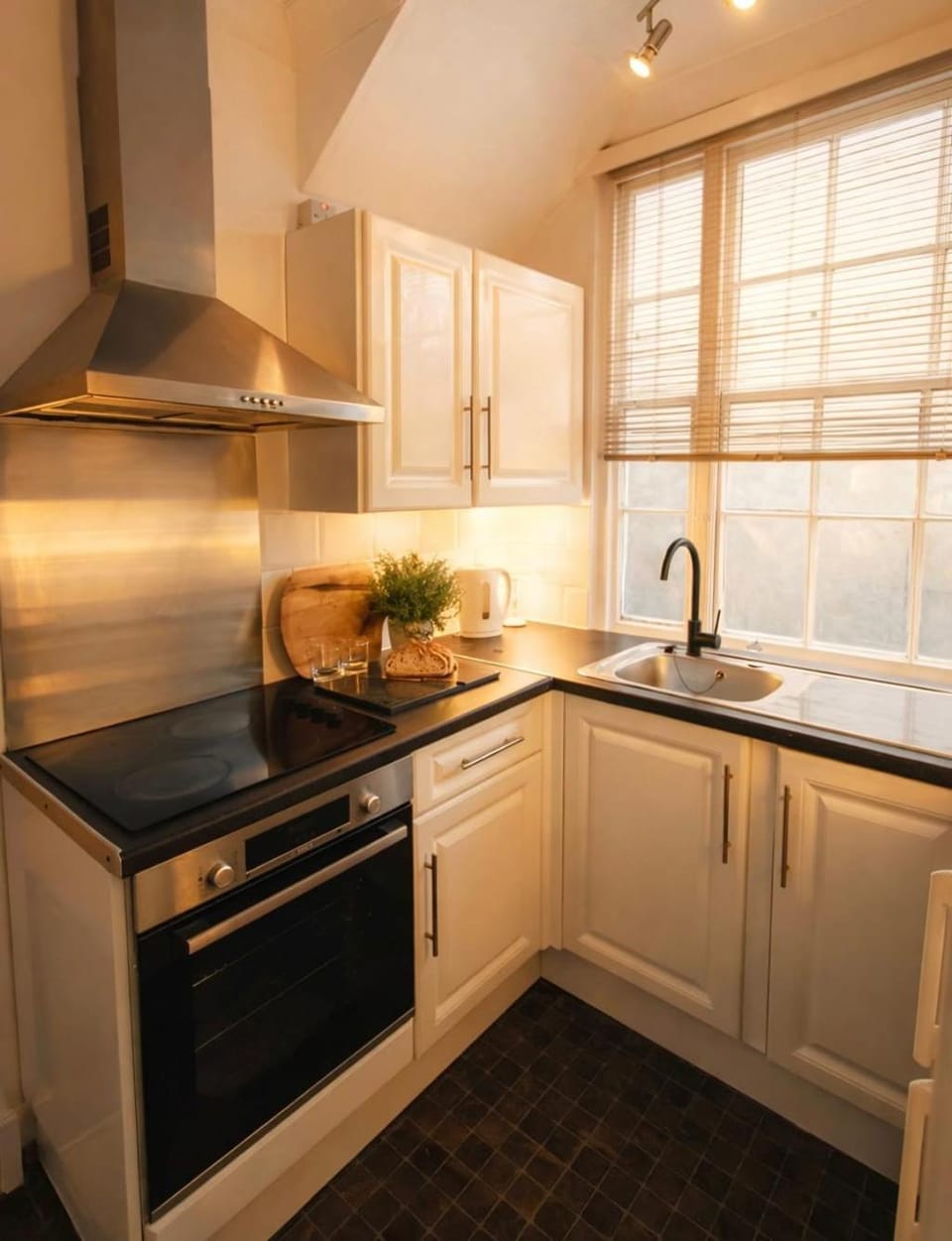 Cosy & Central One-Bedroom flat with Outdoor Space Apartment in Hove