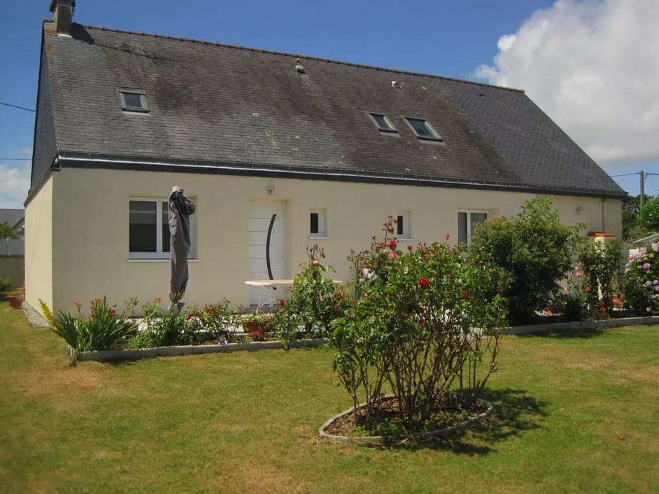 Maison spacieuse avec jardin à Sarzeau House in Brittany