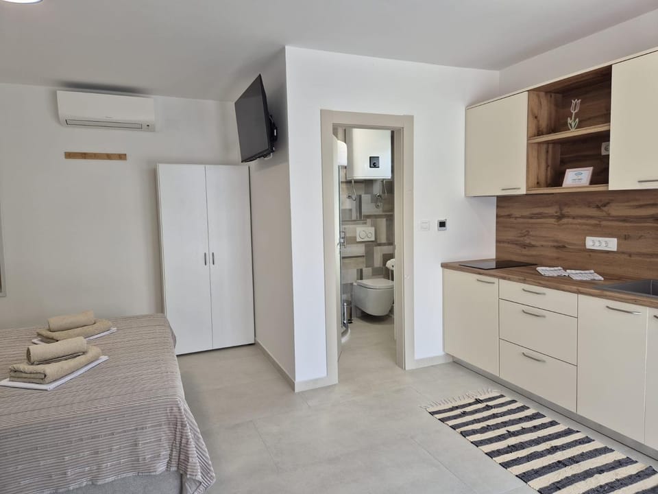 kitchen, air conditioner