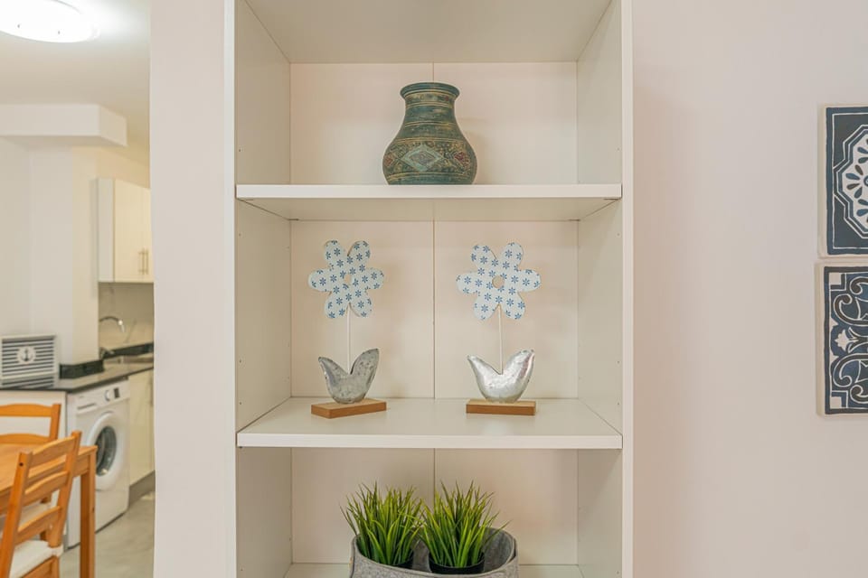 Kitchen or kitchenette, Decorative detail, Dining area, washing machine