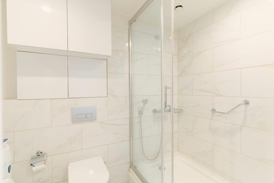 Toilet, Bathroom, towels