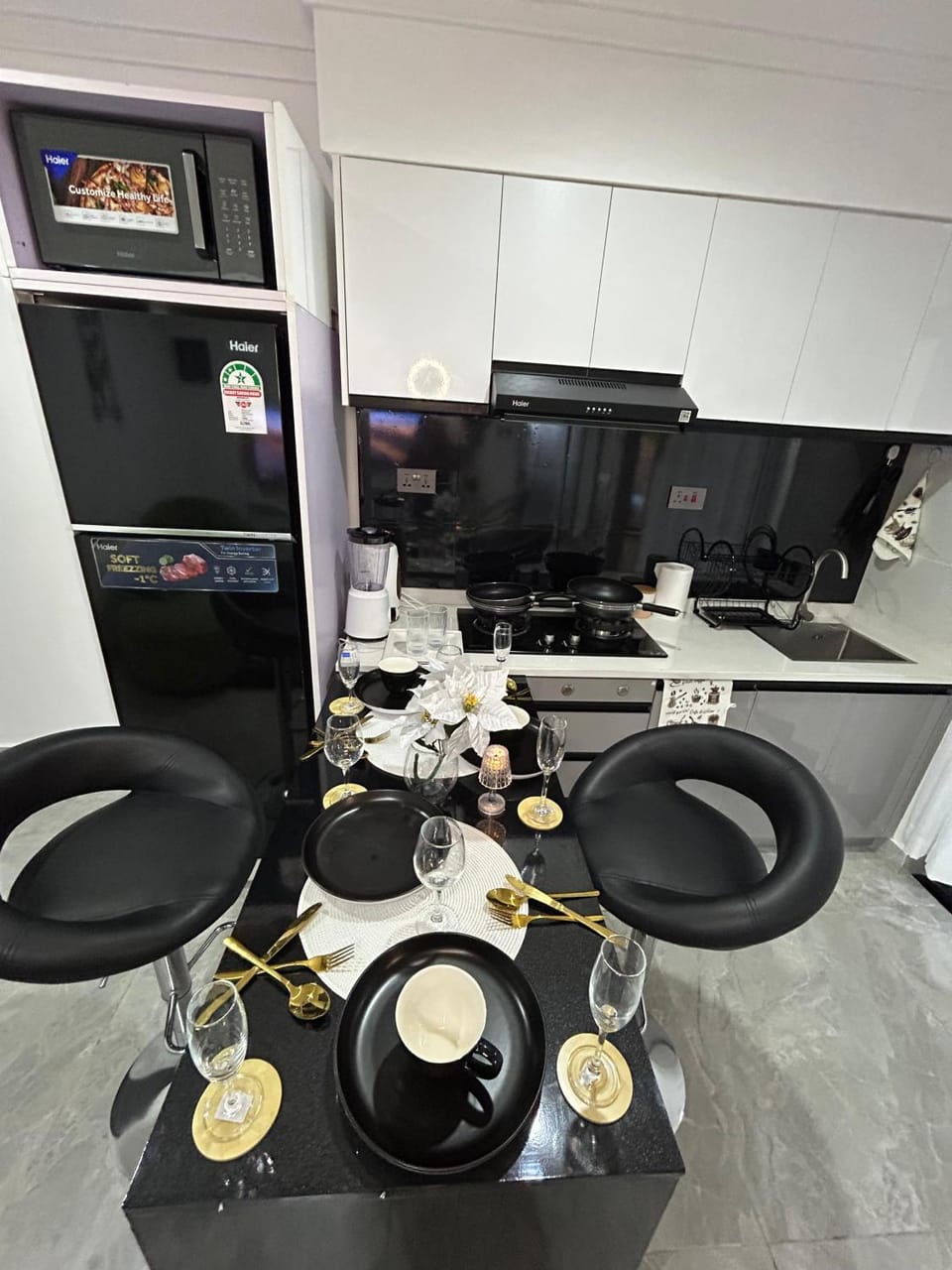 Dining area, Dinner, microwave