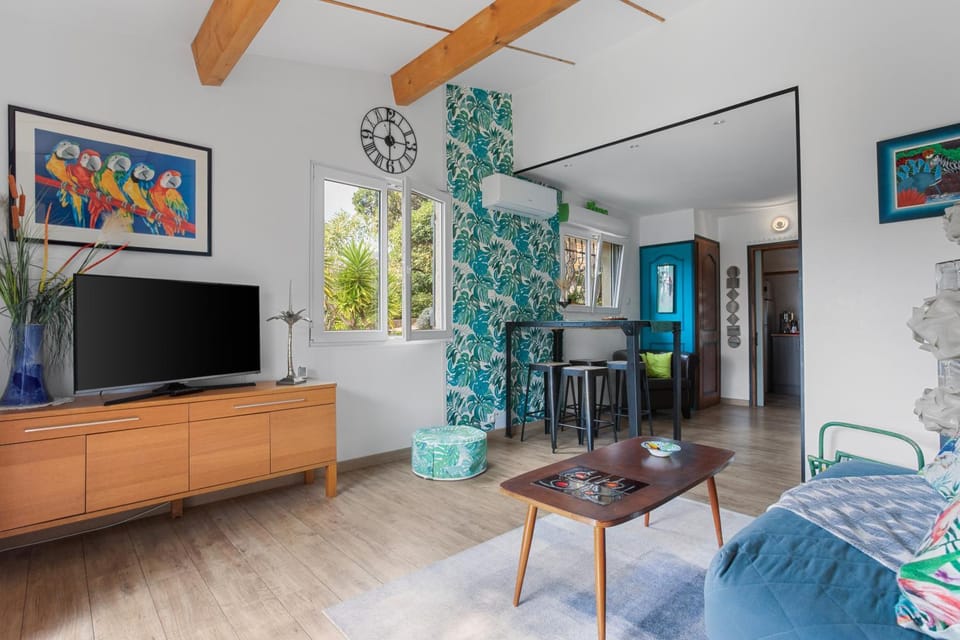 Property building, Living room