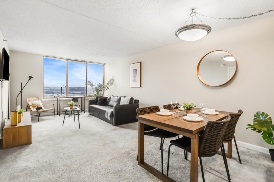 TV and multimedia, Living room, Seating area, Dining area