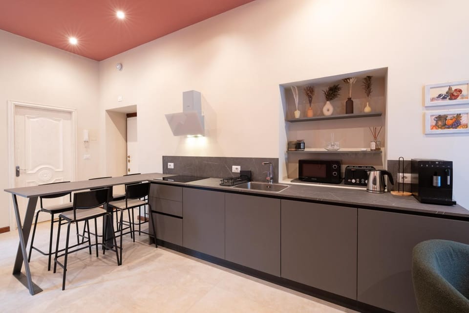 Restaurant/places to eat, Dining area