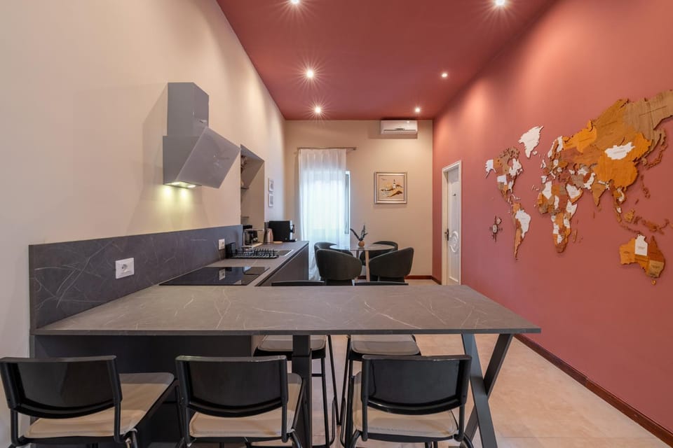Restaurant/places to eat, Kitchen or kitchenette, Dining area