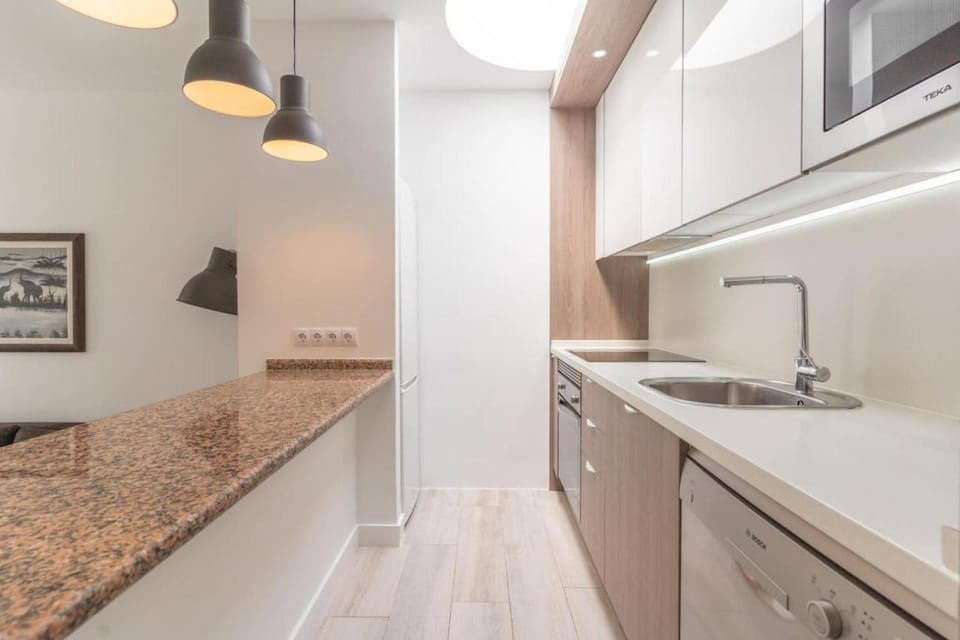Kitchen or kitchenette, dishwasher, oven, stove
