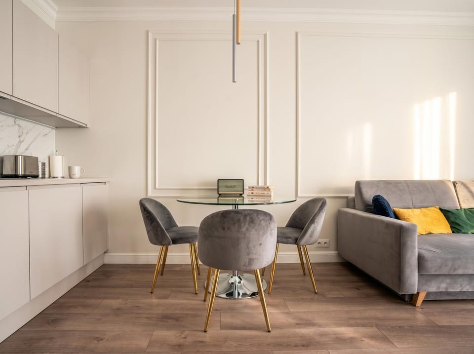Kitchen or kitchenette, Living room, Seating area, Dining area