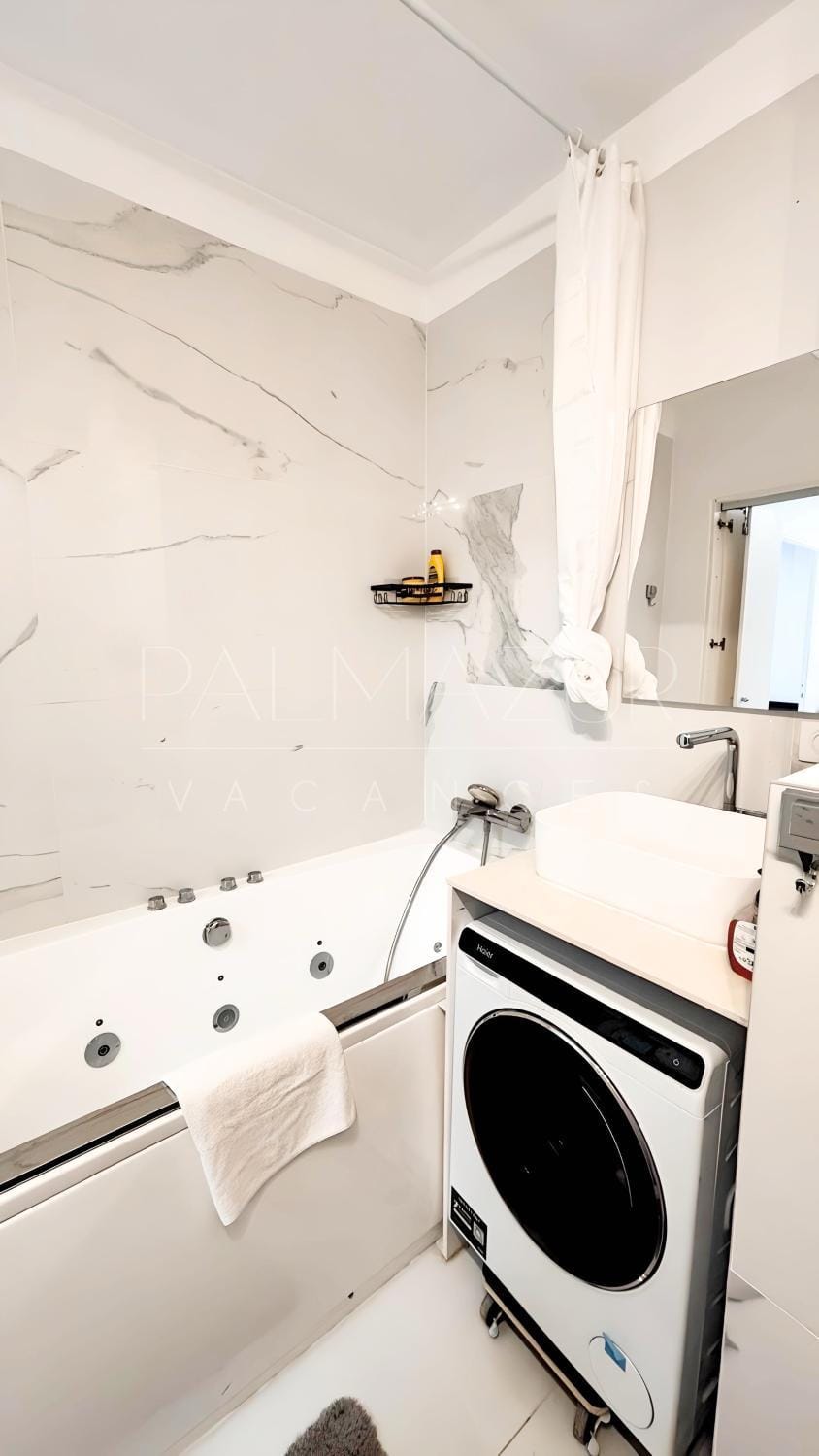 Bathroom, Bath, washing machine