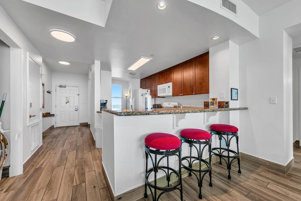 Aqua Resort 2003 by Emerald Coast Retreats Apartment in Panama City Beach