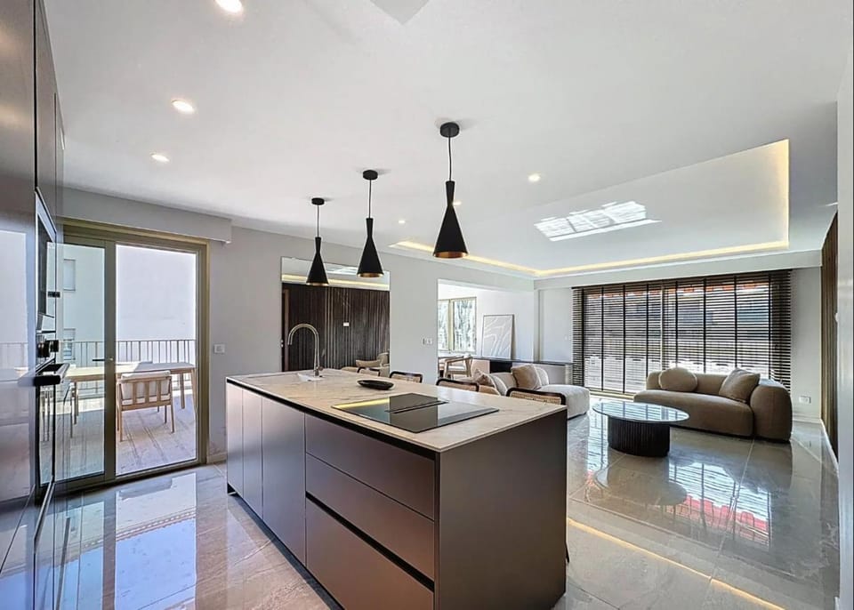 New Modern rooftop 2 ch 4 peoples Clim Wifi Apartment in Cannes