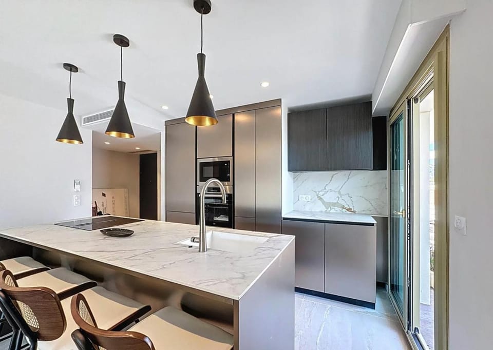 New Modern rooftop 2 ch 4 peoples Clim Wifi Apartment in Cannes