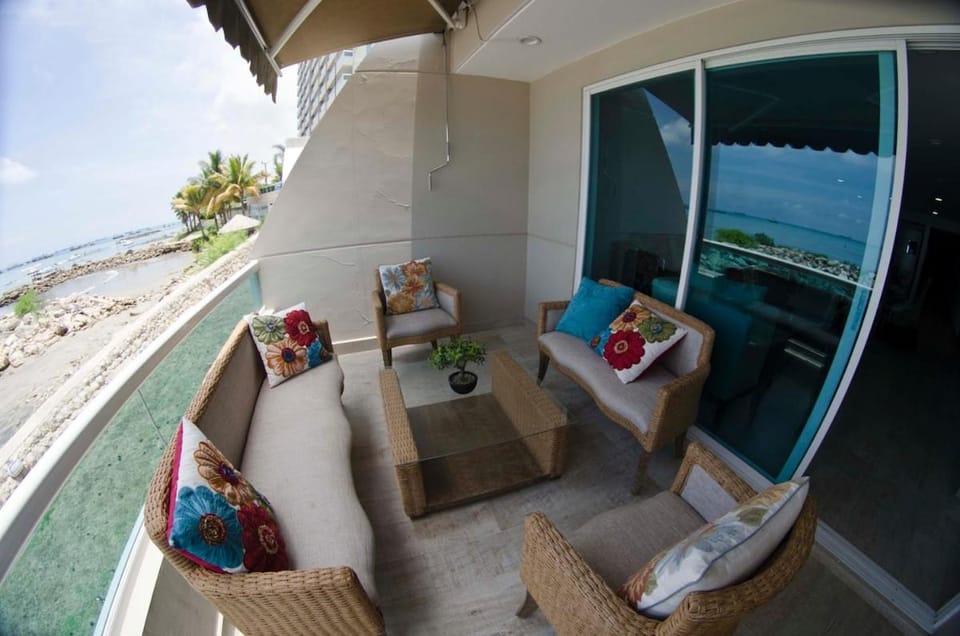 Wake up facing the sea-Luxury and comfort-Pto Lucia Apartment in Salinas