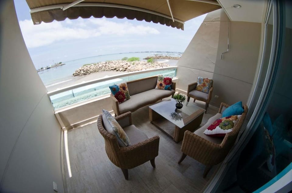 Wake up facing the sea-Luxury and comfort-Pto Lucia Apartment in Salinas