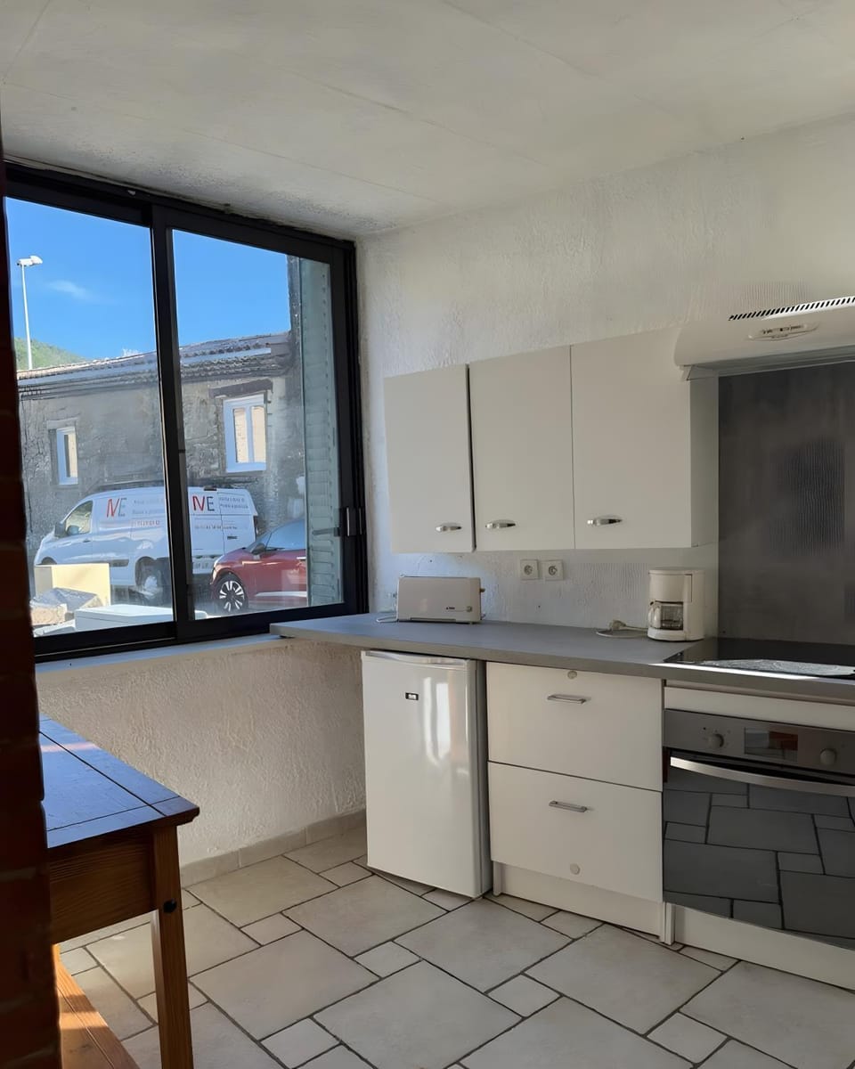 Kitchen or kitchenette, Living room