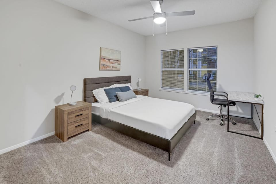 Cozy Retreat w Balcony & Modern Comforts Apartment in Homewood