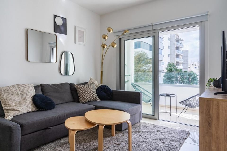 Communal lounge/ TV room, TV and multimedia, Living room, Seating area, Evening entertainment