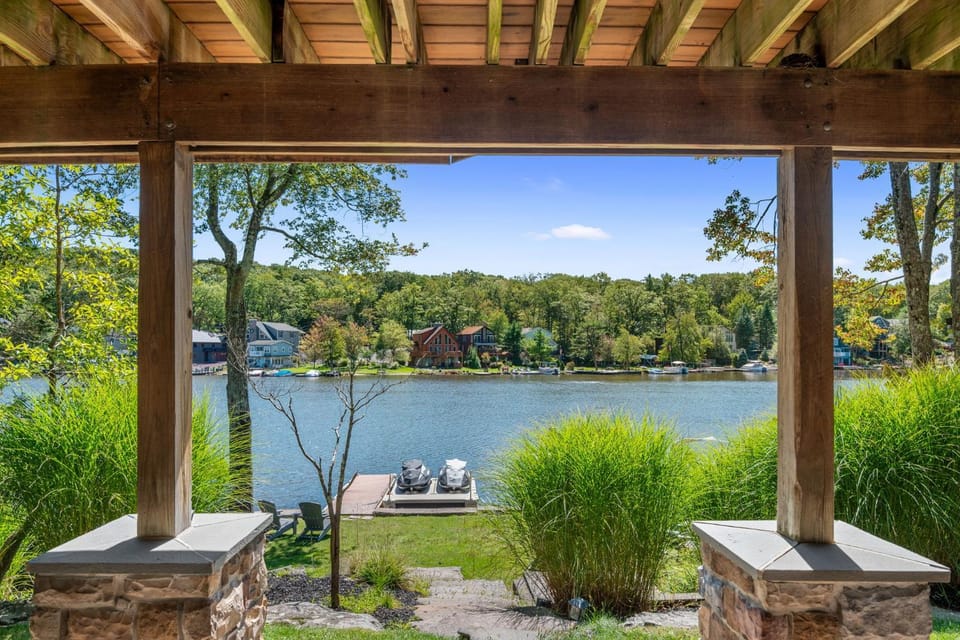 Lakefront Game Room Hot Tub Close to it All House in Hickory Run State Park