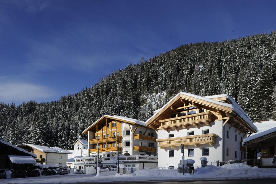 Facade/entrance, Winter, Ski School, Skiing, Hiking, Cycling