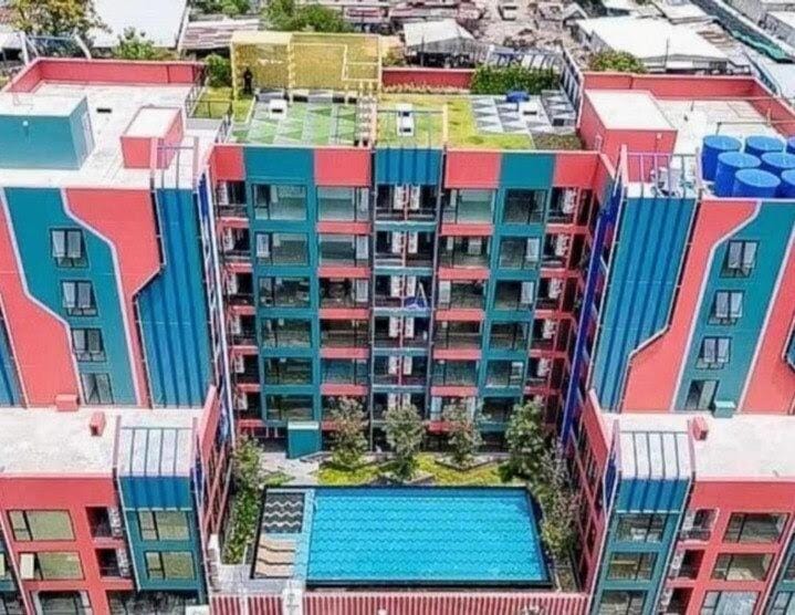 Property building, Communal lounge/ TV room, Day, Neighbourhood, Bird's eye view, Evening entertainment, City view, Pool view, Street view, Swimming pool, Location, Parking, sunbed