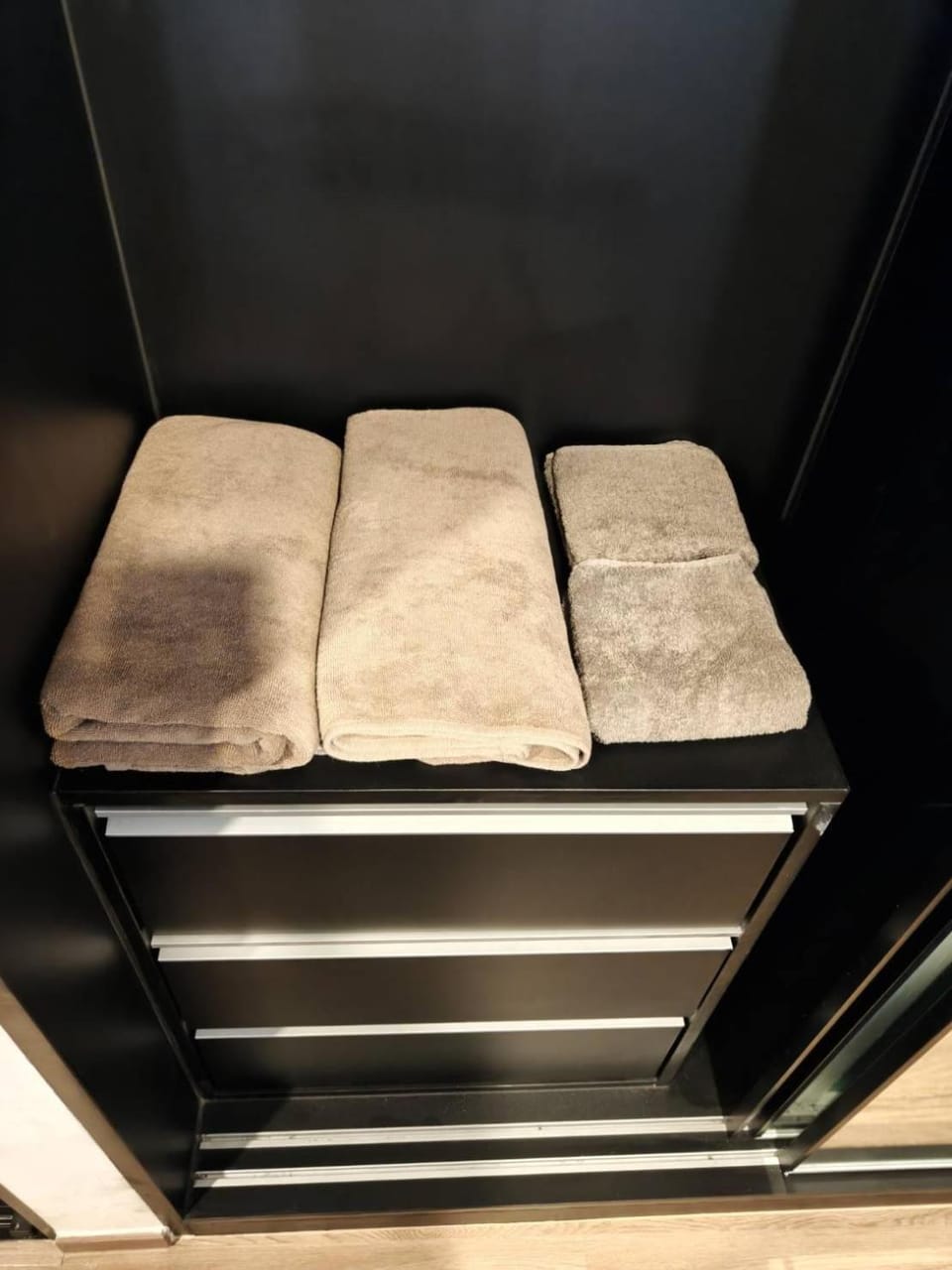 towels, wardrobe