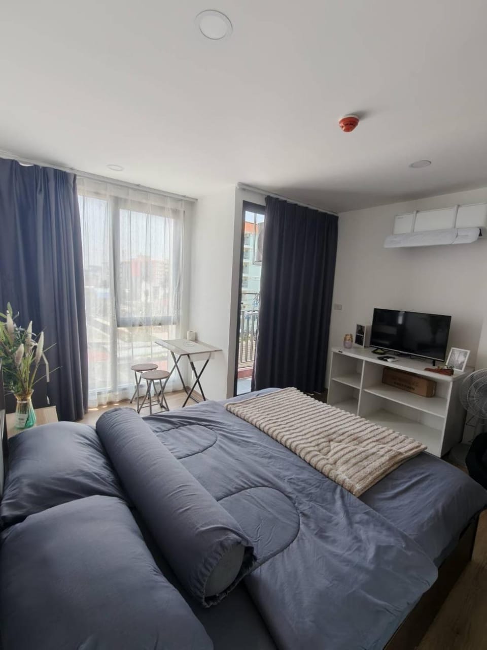 Bed, TV and multimedia, Bedroom, air conditioner