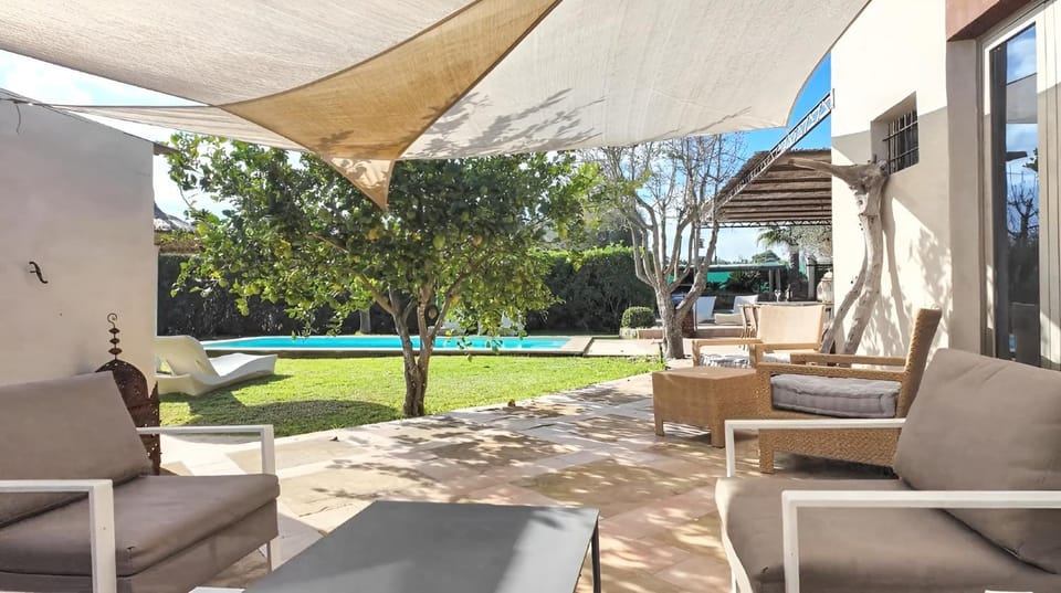 Property building, Balcony/Terrace, Living room, Swimming pool