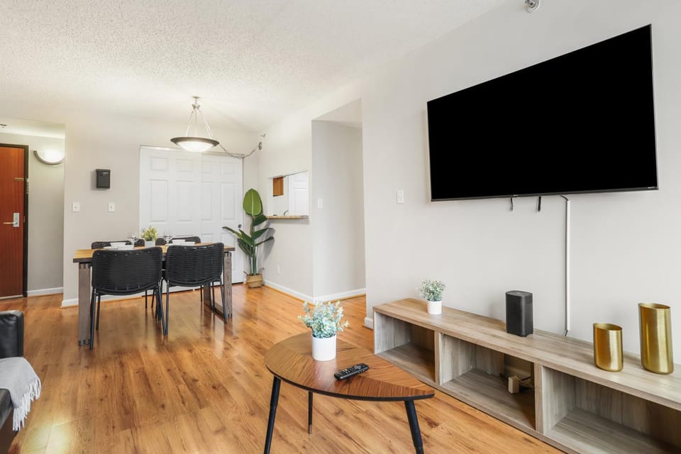 TV and multimedia, Living room, Dining area