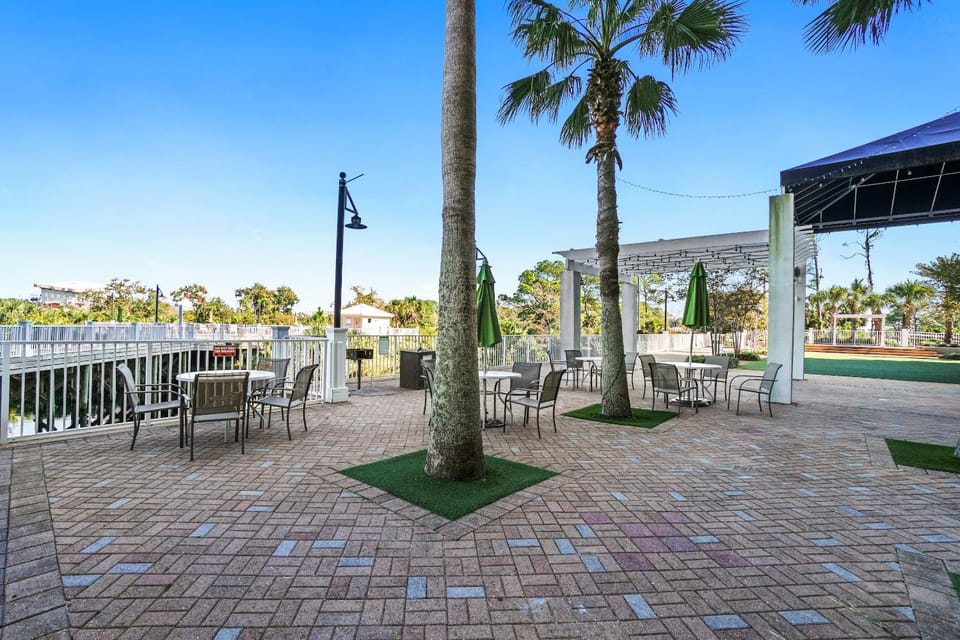 Natural landscape, Balcony/Terrace, Seating area, Area and facilities