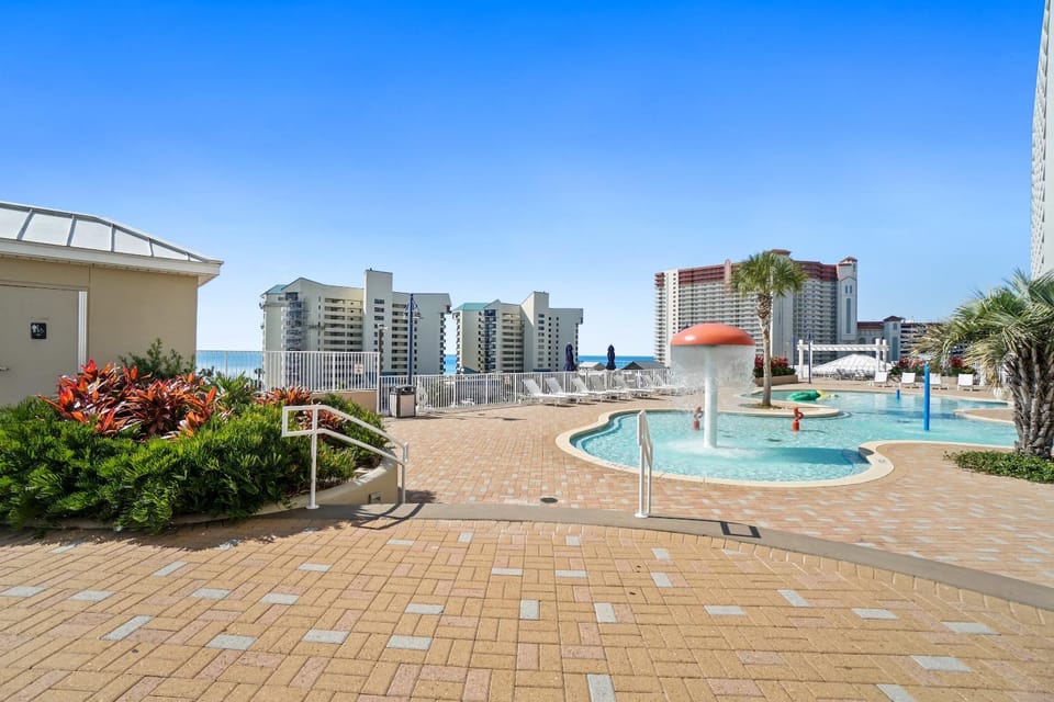 Day, Natural landscape, View (from property/room), Balcony/Terrace, City view, Pool view, Sea view, Swimming pool, Location