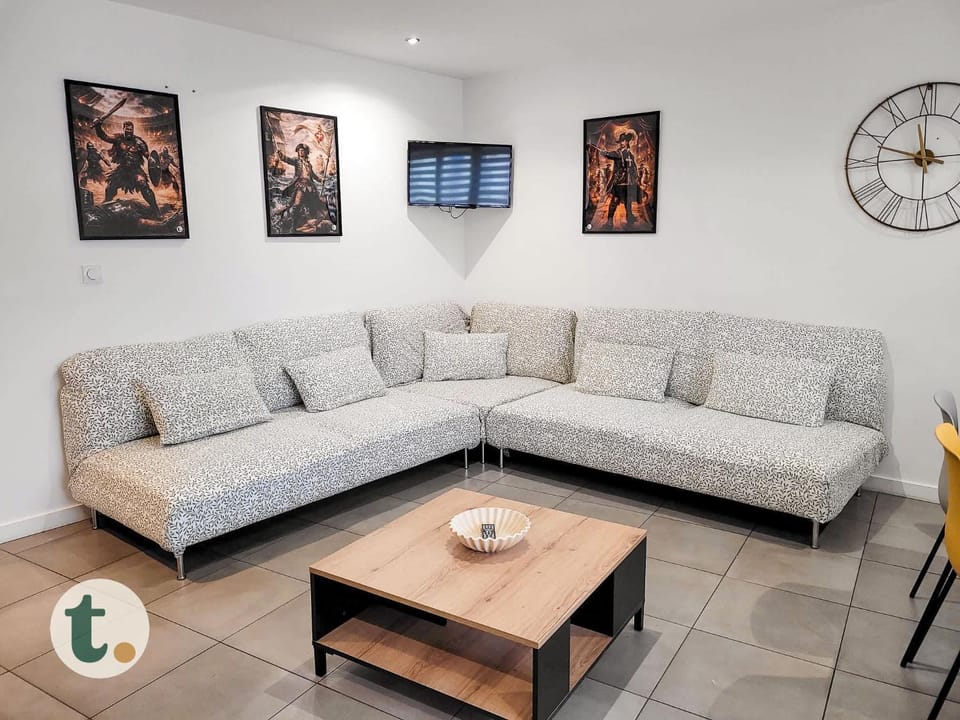 TV and multimedia, Living room, Seating area