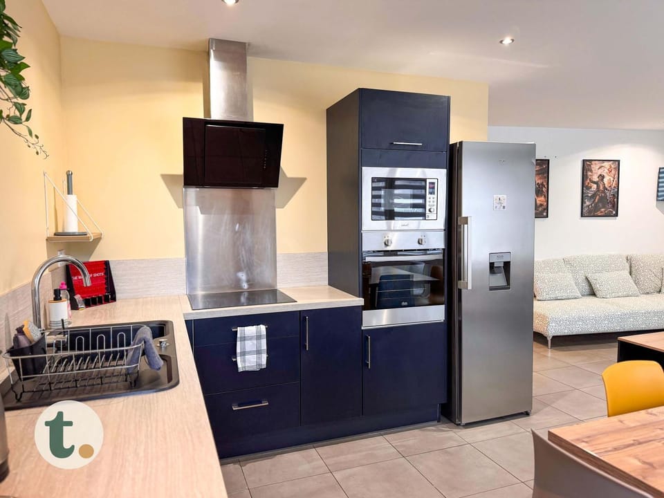 Kitchen or kitchenette, oven, stove