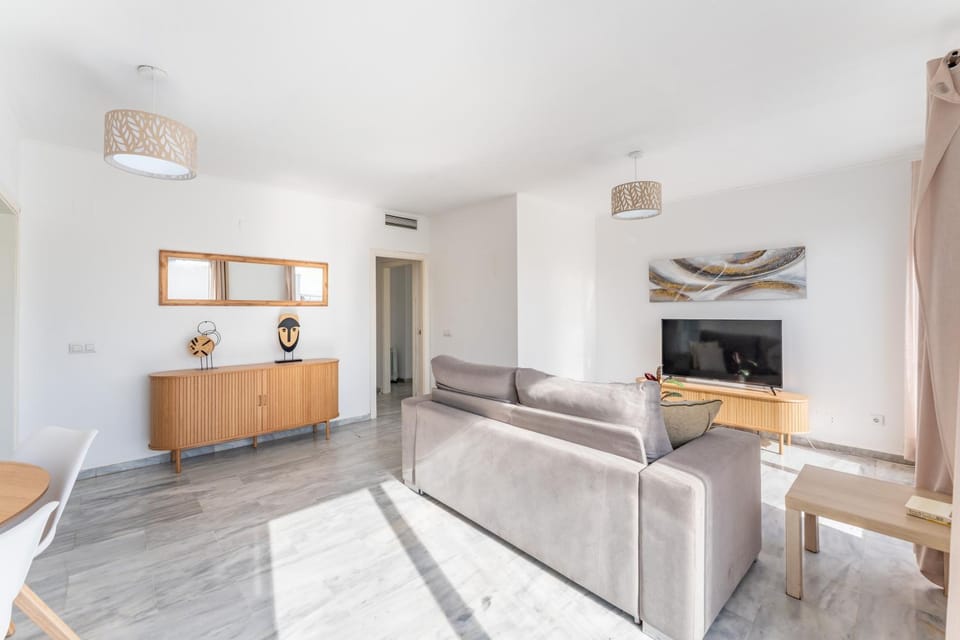 TV and multimedia, Living room, Seating area, Dining area, air conditioner